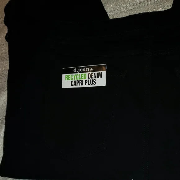 d. jeans NEW Black Lace-Up Hem Capri Pants Denim Bottoms NWT Women's 18 - Picture 8 of 15